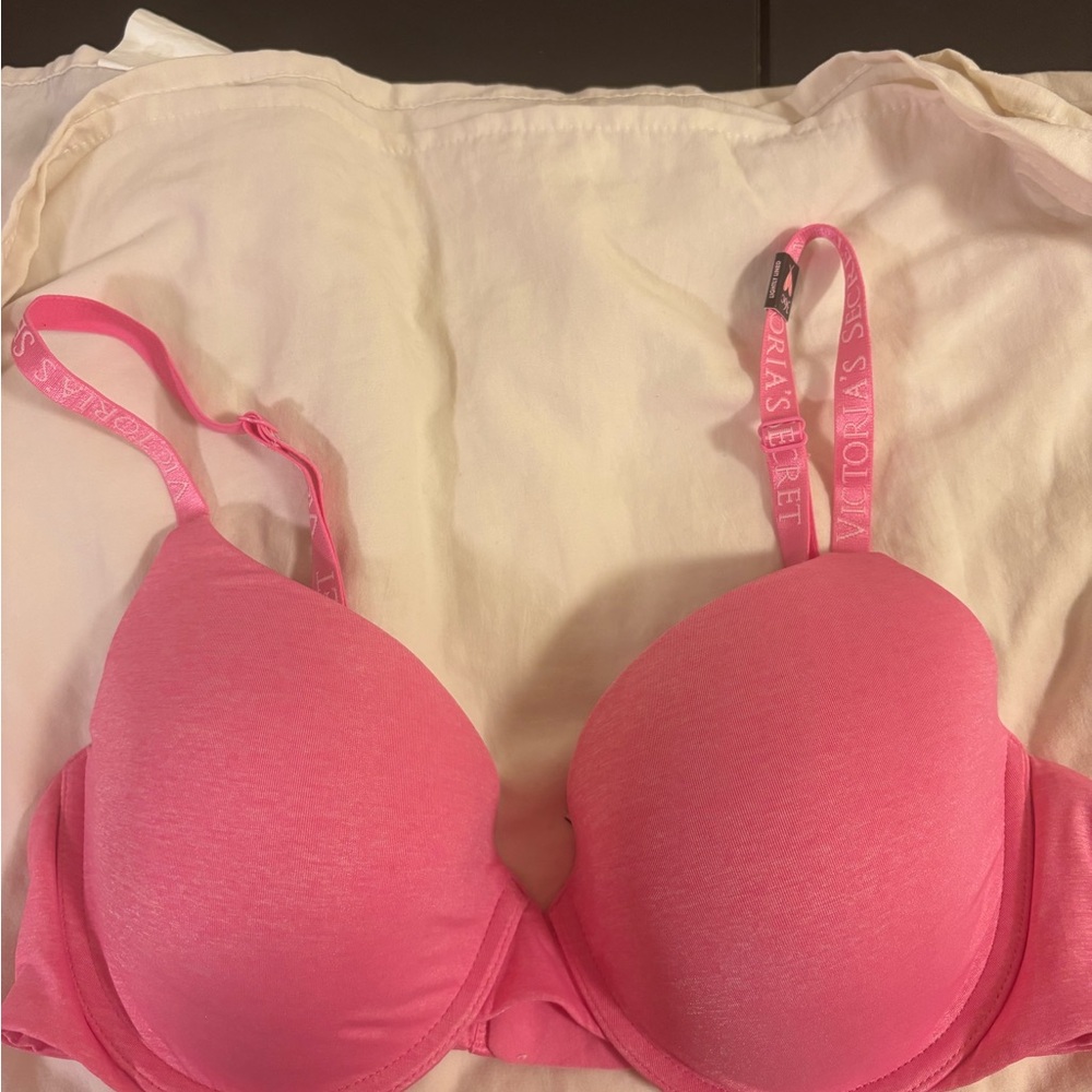 Victoria's Secret Pink Moulded T-Shirt Bra with Logo Straps